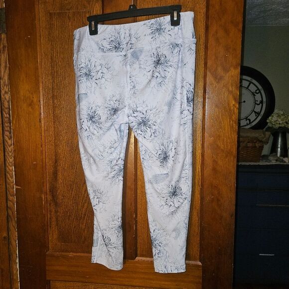 Jockey Women’s XL Leggings  White with Floral Print  Key Pocket  Athletic Fit - Picture 2 of 7